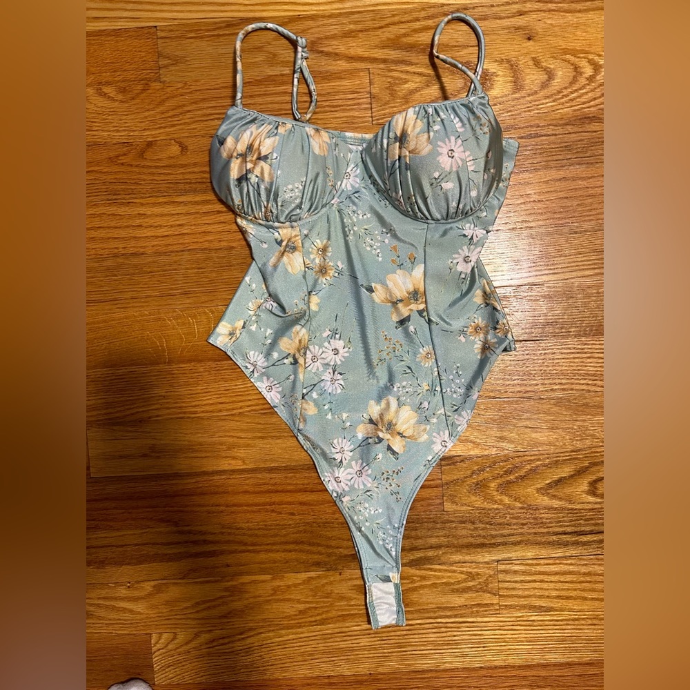 Biā she Floral Bodysuit